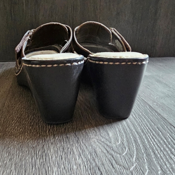 *Easy Spirit Wedge Sandals* - Picture 7 of 11